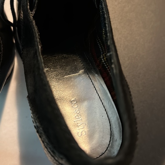 ⭐️ Sale ⭐️ Black heel booties size 8.5 - Picture 9 of 9